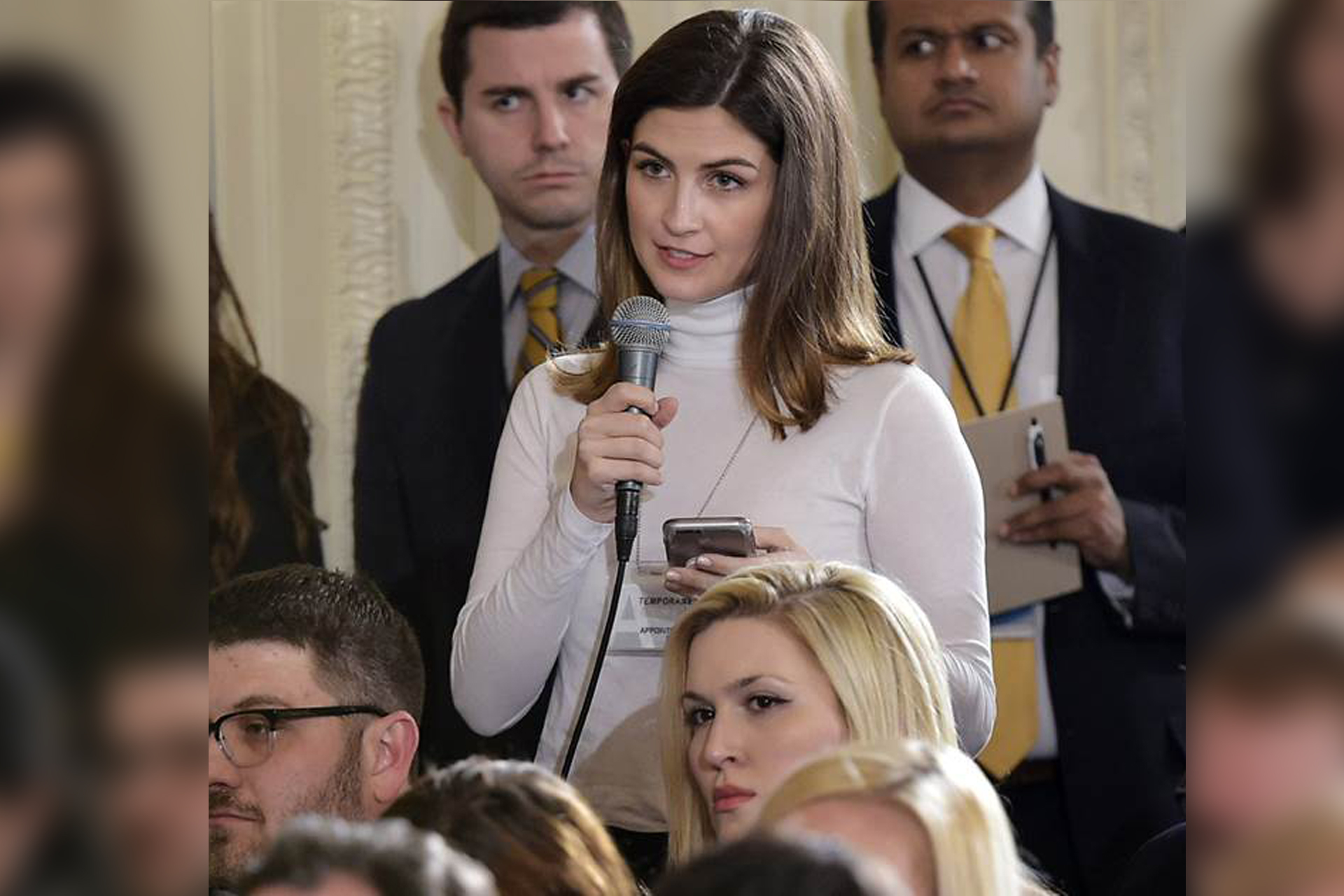 White House Bans Cnn Reporter From Event